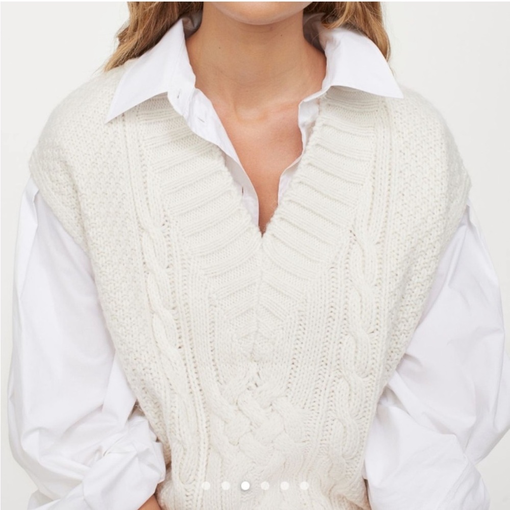 H&M Bloggers Favorite Sweater Vest - Picture 4 of 9